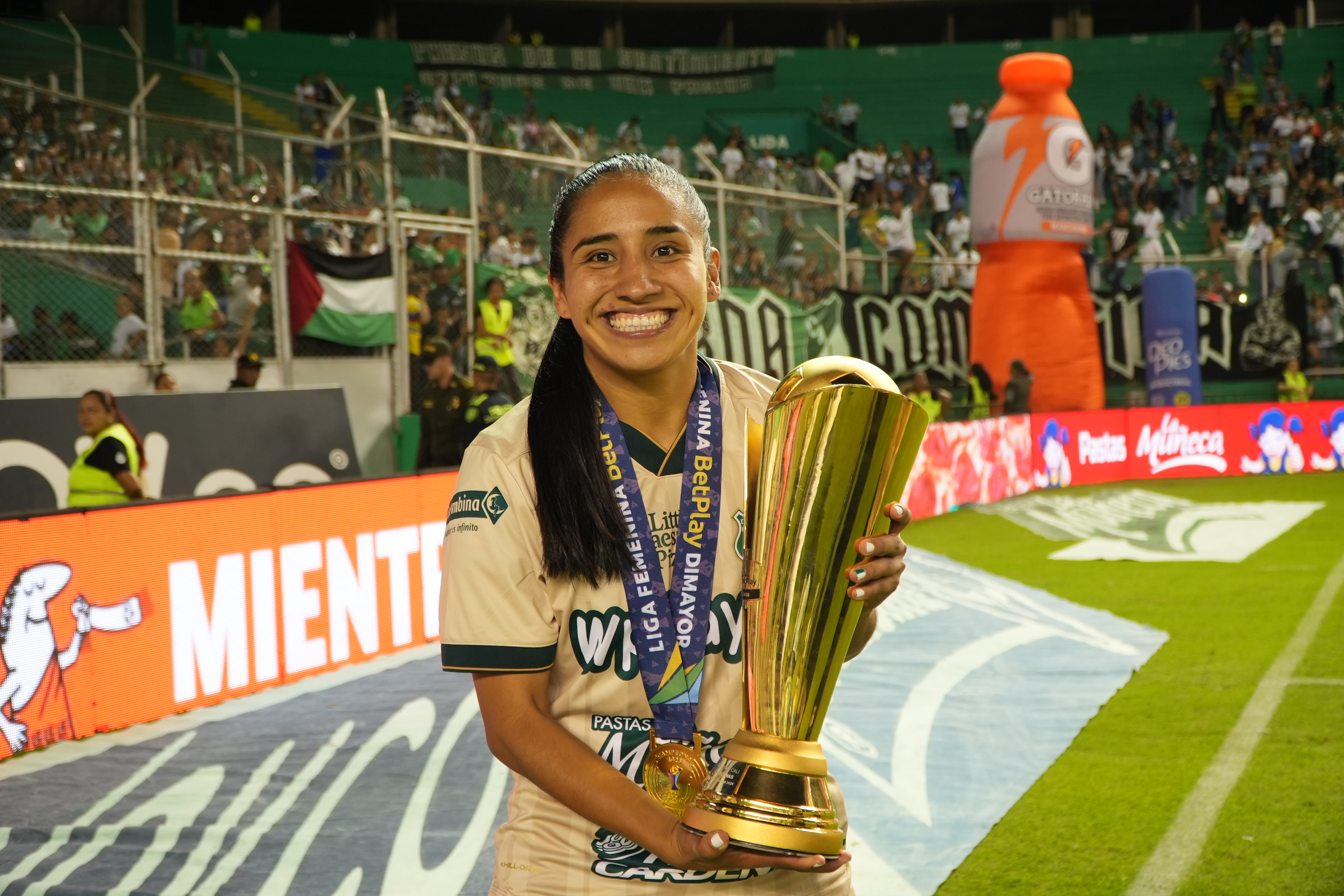Loren Sánchez — “Vos sos la bestia, vos sos la mejor”.